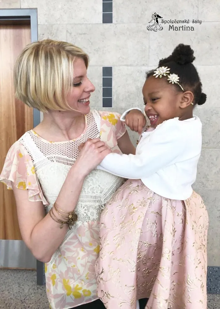 Luxusní krátké růžové dívčí šatičky "Sandra"  - vel. 10