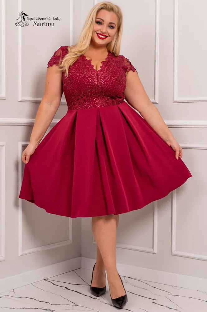 Vínové krátké společenské šaty "Daisy" s krátkým rukávkem - vel. 48