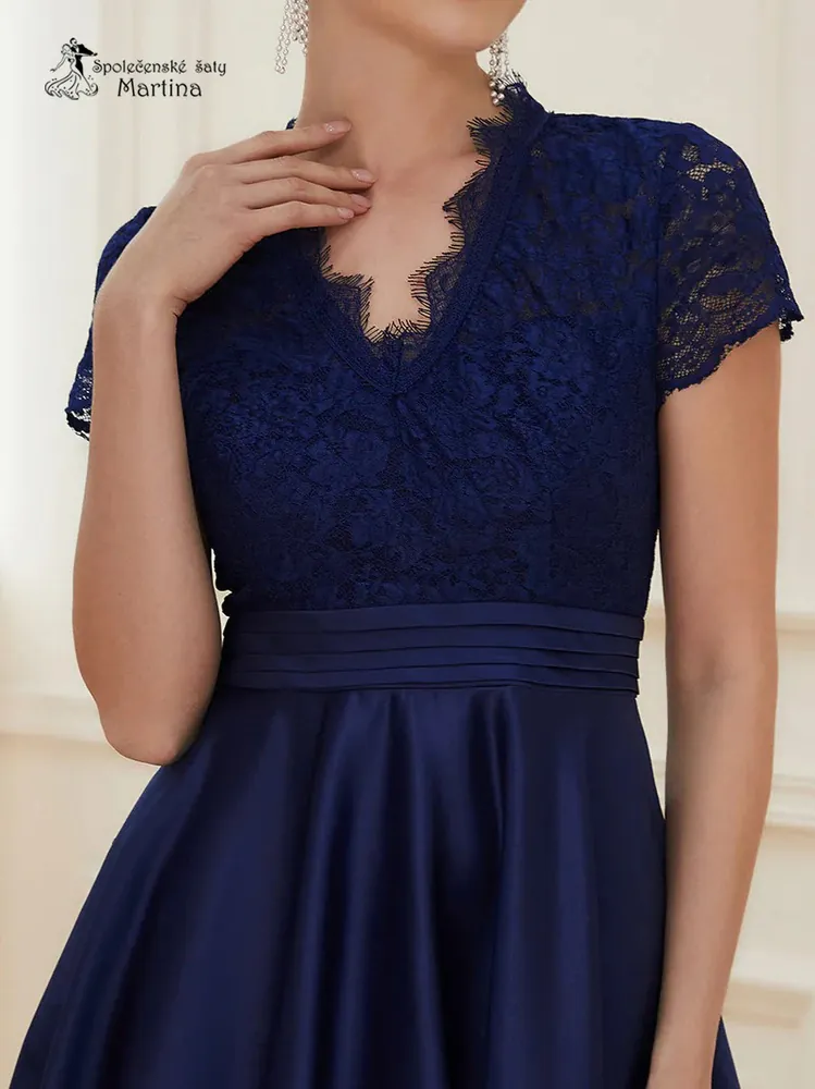 Tmavě modré midi společenské šaty "Tamson" s krajkovým živůtkem a kapsami - vel. 34