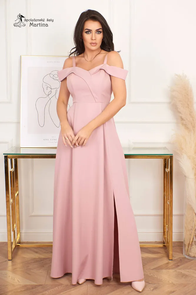 Dlouhé pudrové společenské šaty se spadenými rukávy "Victoria max” - vel. 42