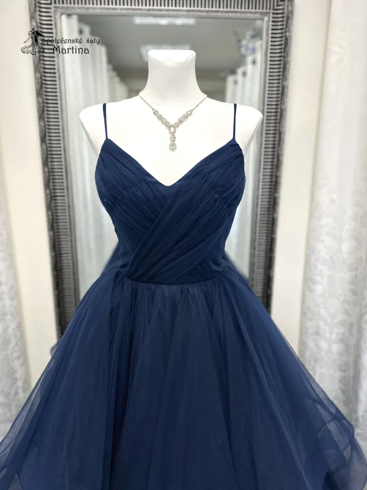 Tmavě modré maturitní šaty "Brooklyn" s volány v sukni - vel. 32