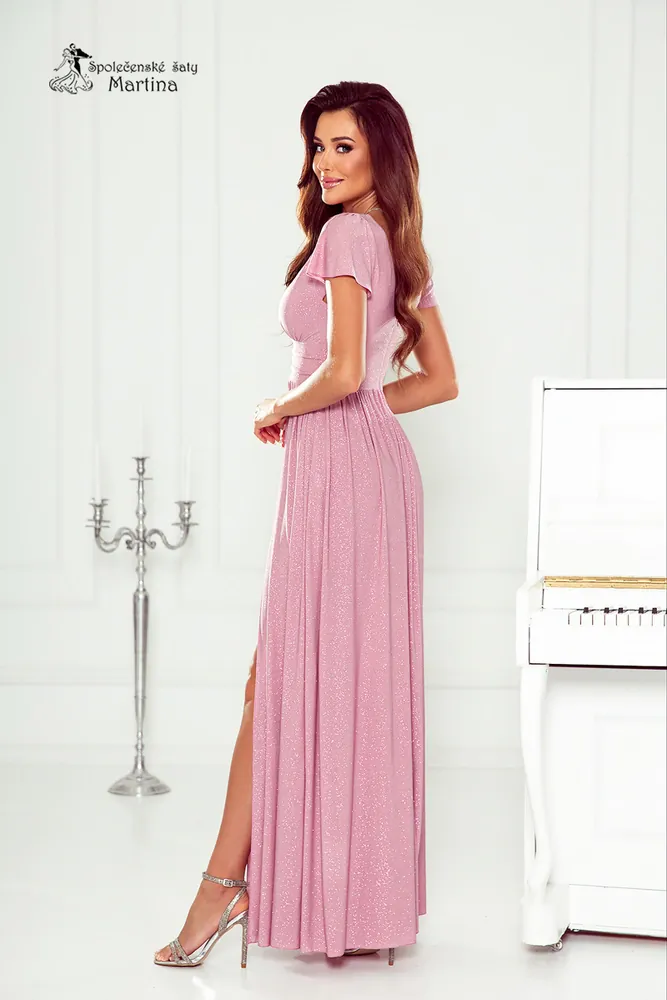 Jahodové třpytivé společenské šaty "Gabriela" s výstřihem do "V", rukávkem a rozparkem