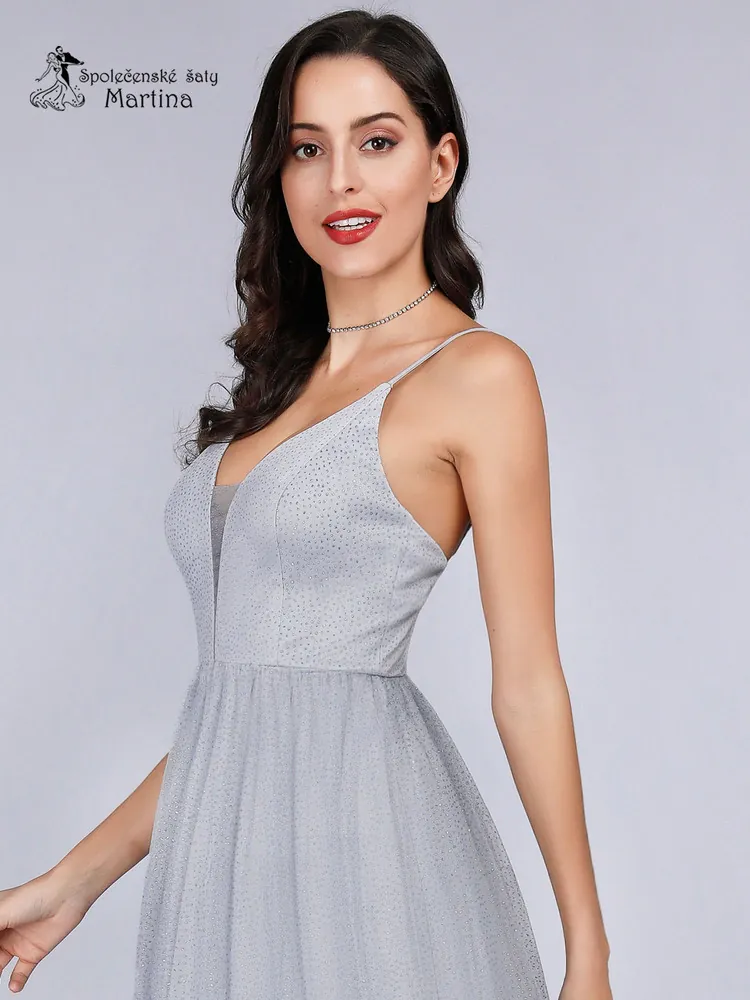 Dlouhé třpytivé světle šedé šaty "Taima" - vel. 34