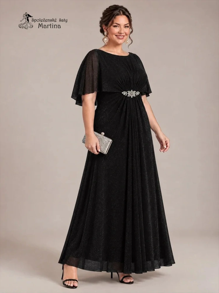 Černé plus size společenské šaty "Darina“ s pelerínovými rukávy a zdobením v pase