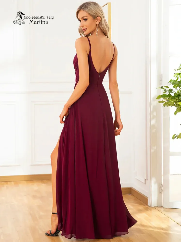 Jednoduché elegantní vínové šaty pro svědkyni, družičku či svatebního hosta "Valerdi" se špagetovými ramínky
