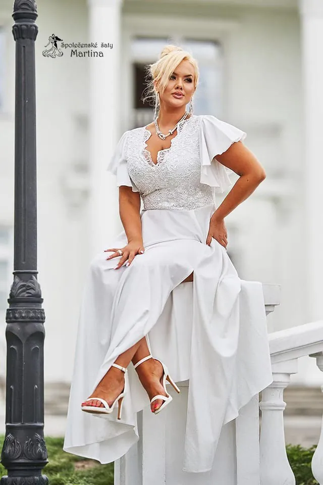 Bílé hladké dlouhé šaty "Laura" s volným rukávem