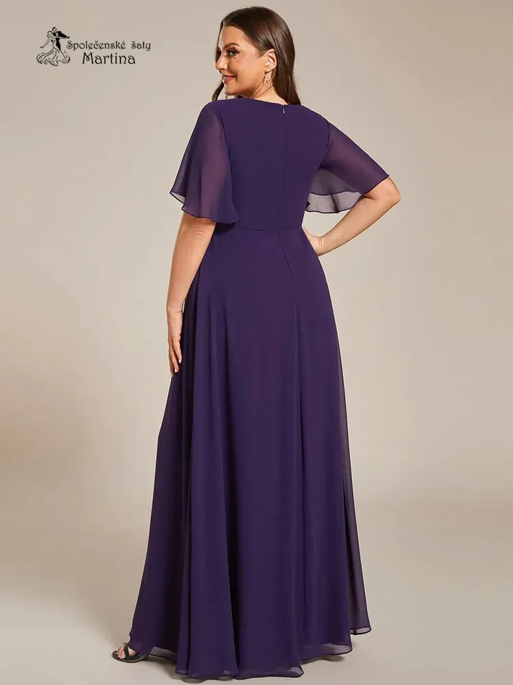 Tmavě fialové šifonové XXL šaty "Pandora" s volným rukávem a aplikací v pase