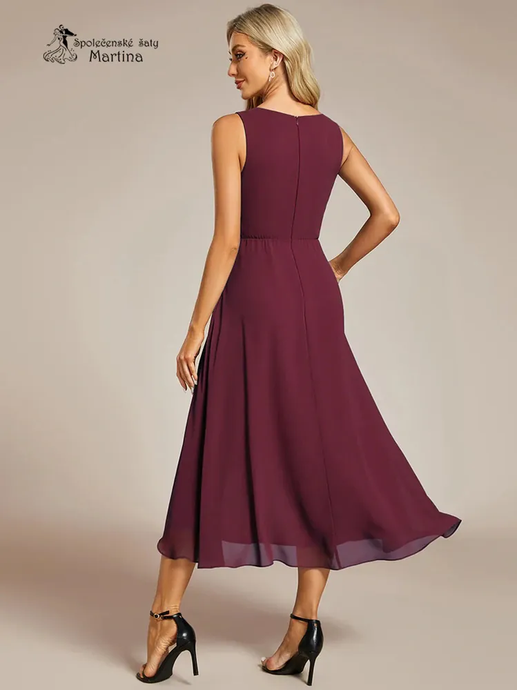 Vínové asymetrické šifonové šaty "Ravenna" na široká ramínka a s aplikací v pase