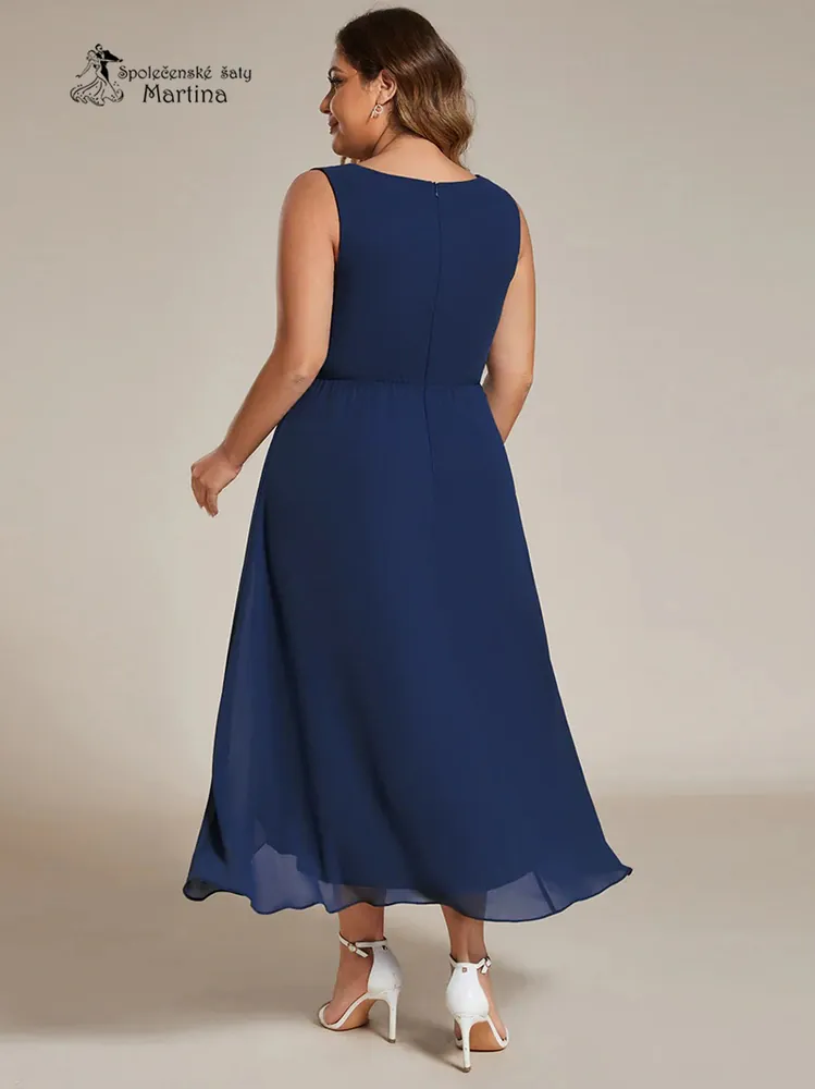 Tmavě modré XXL asymetrické šifonové šaty "Ravenna" na široká ramínka a s aplikací v pase