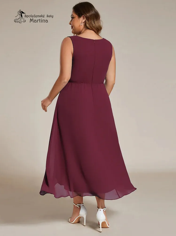 Vínové XXL asymetrické šifonové šaty "Ravenna" na široká ramínka a s aplikací v pase