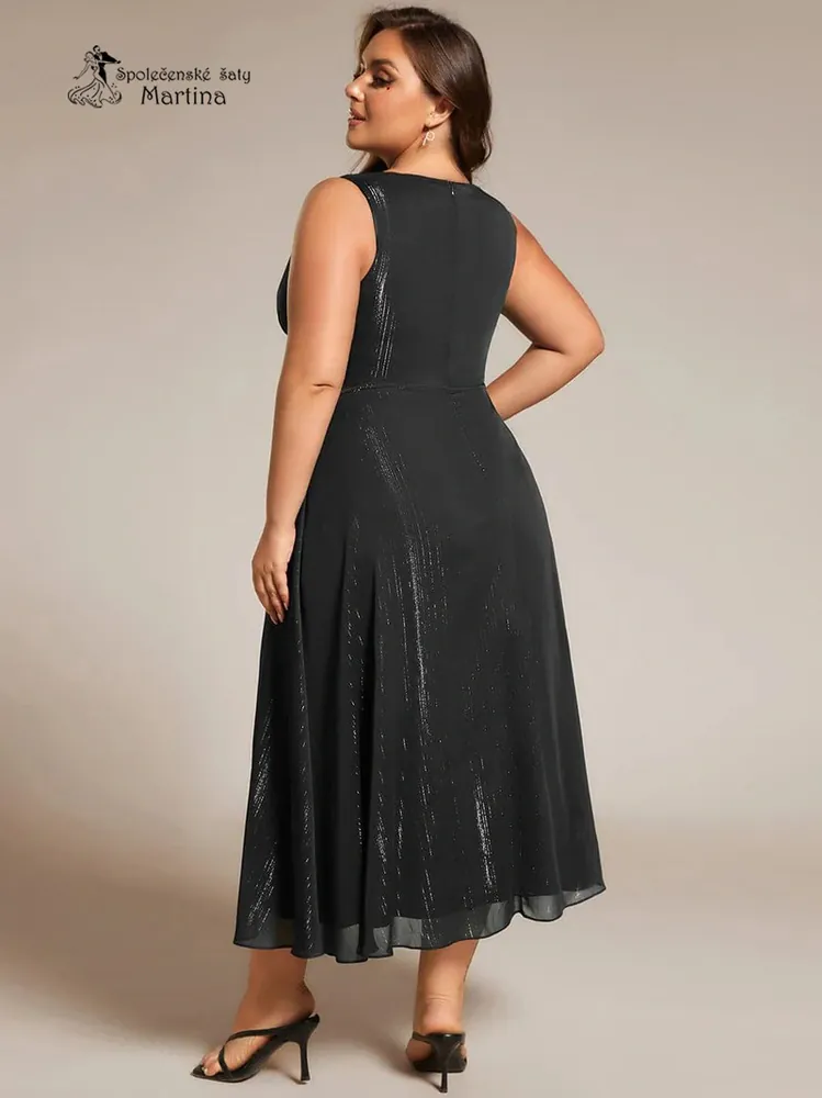 Elegantní černé plus size šaty s lesklými detaily a jemným volánem "Nelly"