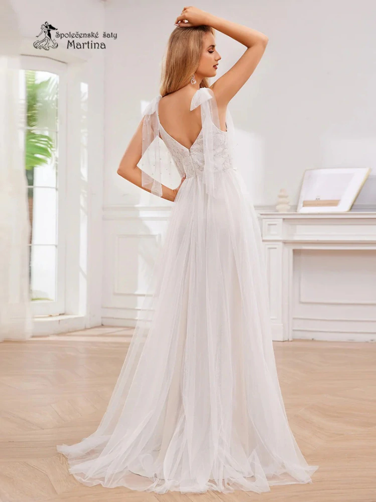 Něžné svatební šaty s krajkovým živůtkem a lehkou tylovou sukní "Morah"