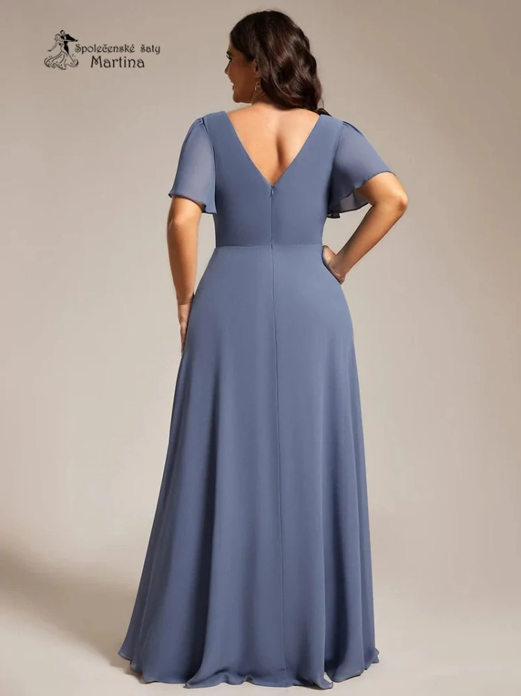 Jednoduše elegantní plus size dusty navy šaty s motýlími rukávy a třpytivým páskem "Claudine"
