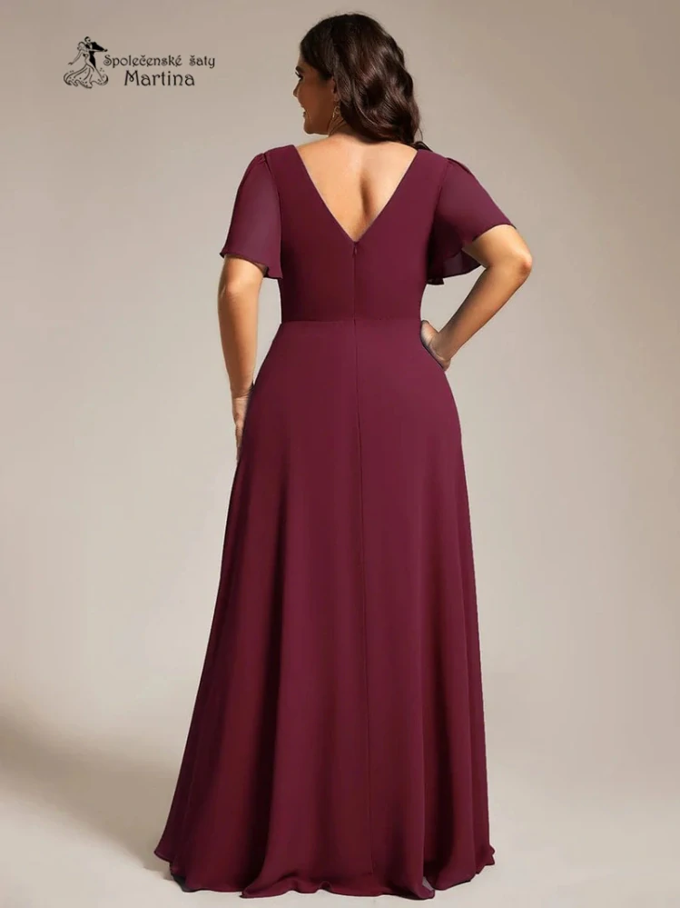 Jednoduše elegantní plus size vínové šaty s motýlími rukávy a třpytivým páskem "Claudine"