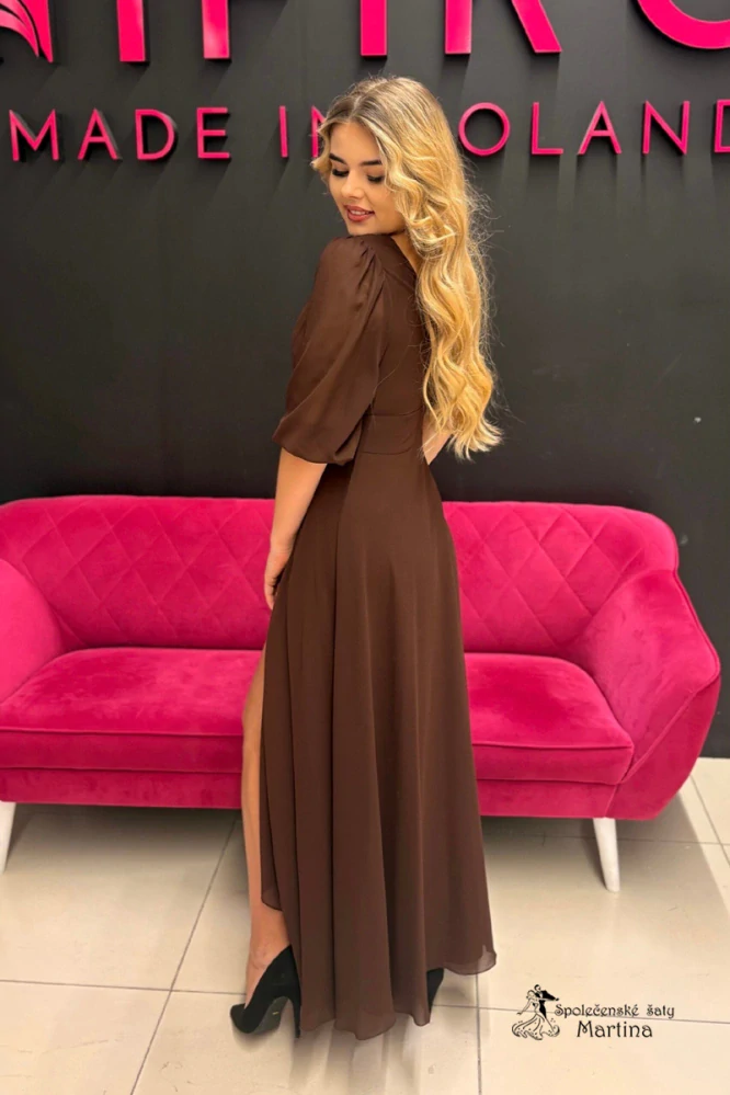 Čokoládové dlouhé asymetrické šifonové šaty "Abigail" s ¾ rukávem