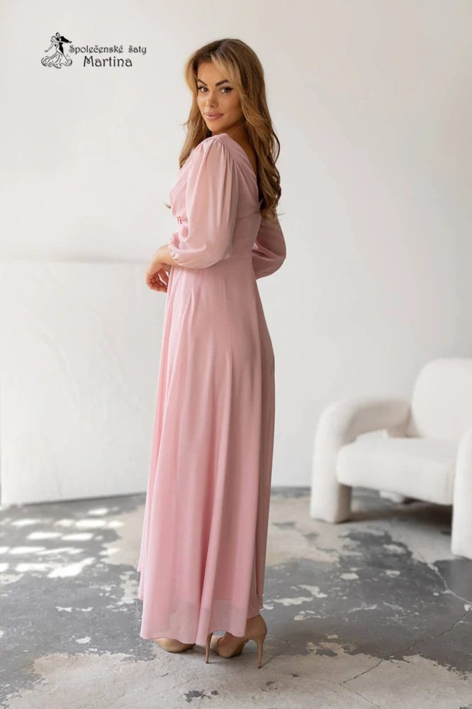 Pudrově růžové dlouhé asymetrické šifonové šaty "Abigail" s ¾ rukávem