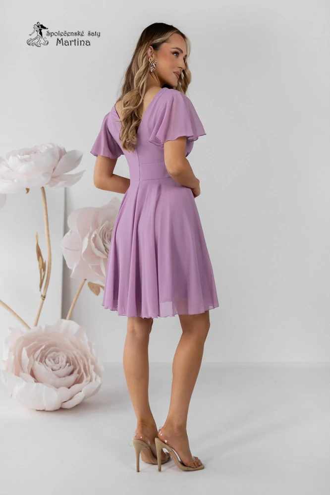 Krátké šeříkové šifonové šaty do tanečních s krátkým rukávkem "Sabrinna"