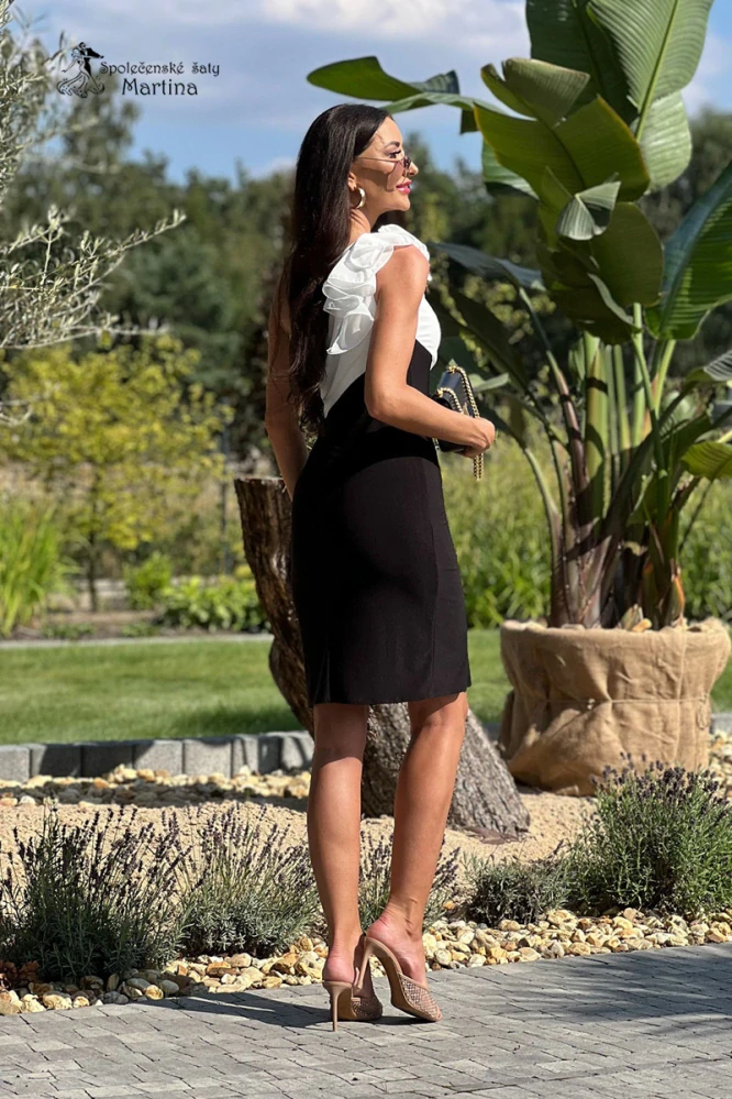 Krátké černo-bílé pouzdrové šaty "Alaia" na jedno rameno