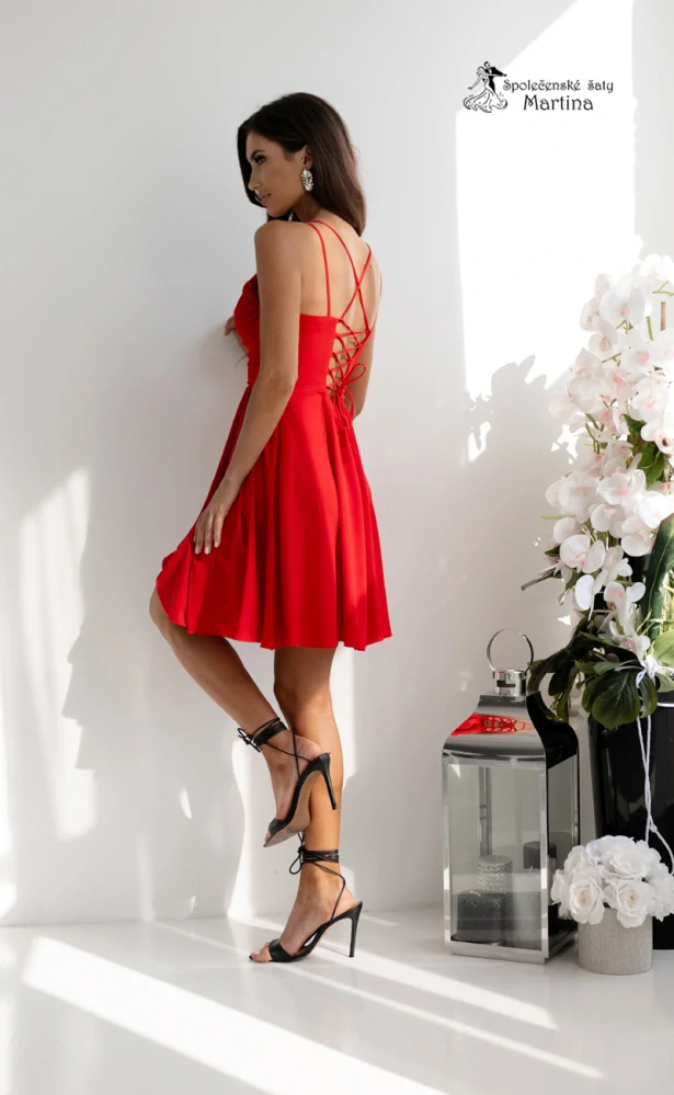 Krátké červené společenské šaty "Valeria" se šněrováním na zádech