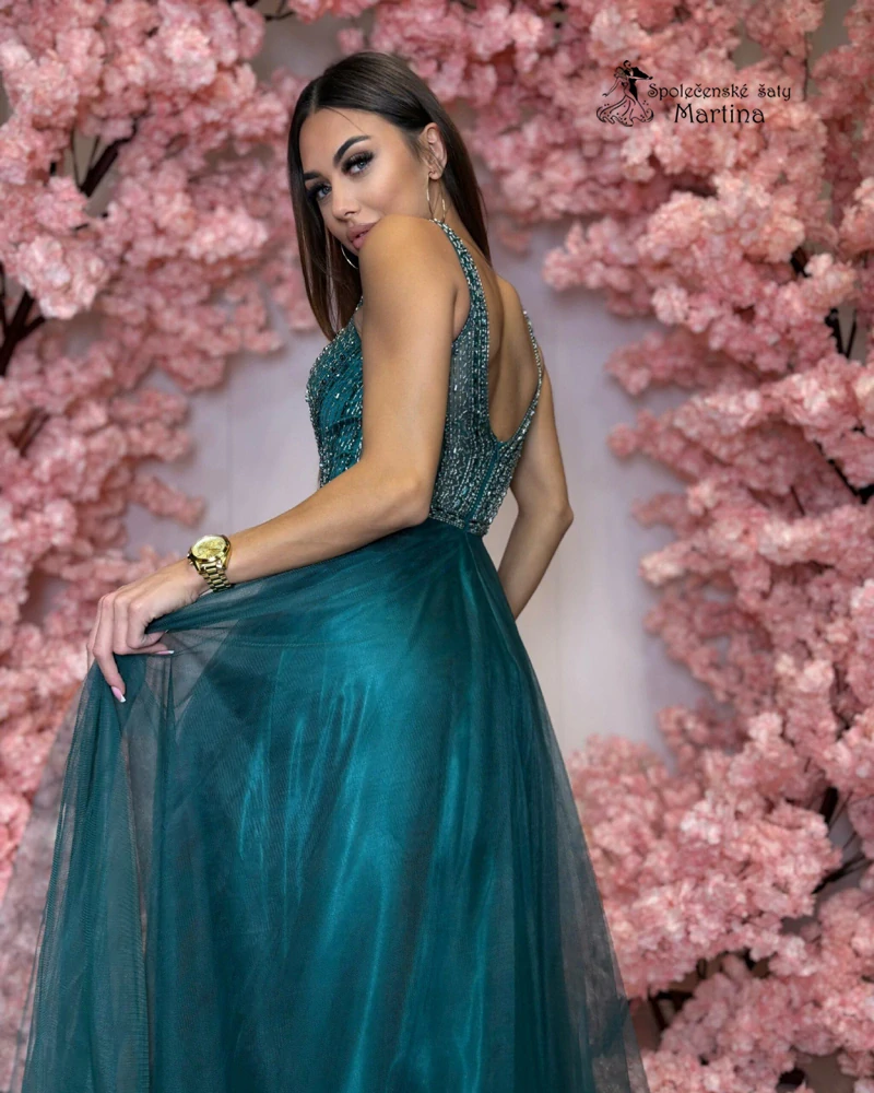 Luxusní lahvově zelené plesové šaty s bohatě zdobeným živůtkem "Maybach"
