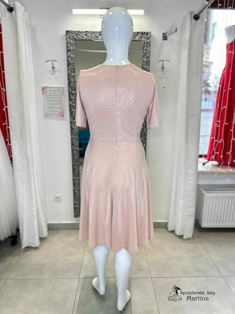 Pudrově růžové mírně lesklé šaty "Wcislak" pro svatebčanku