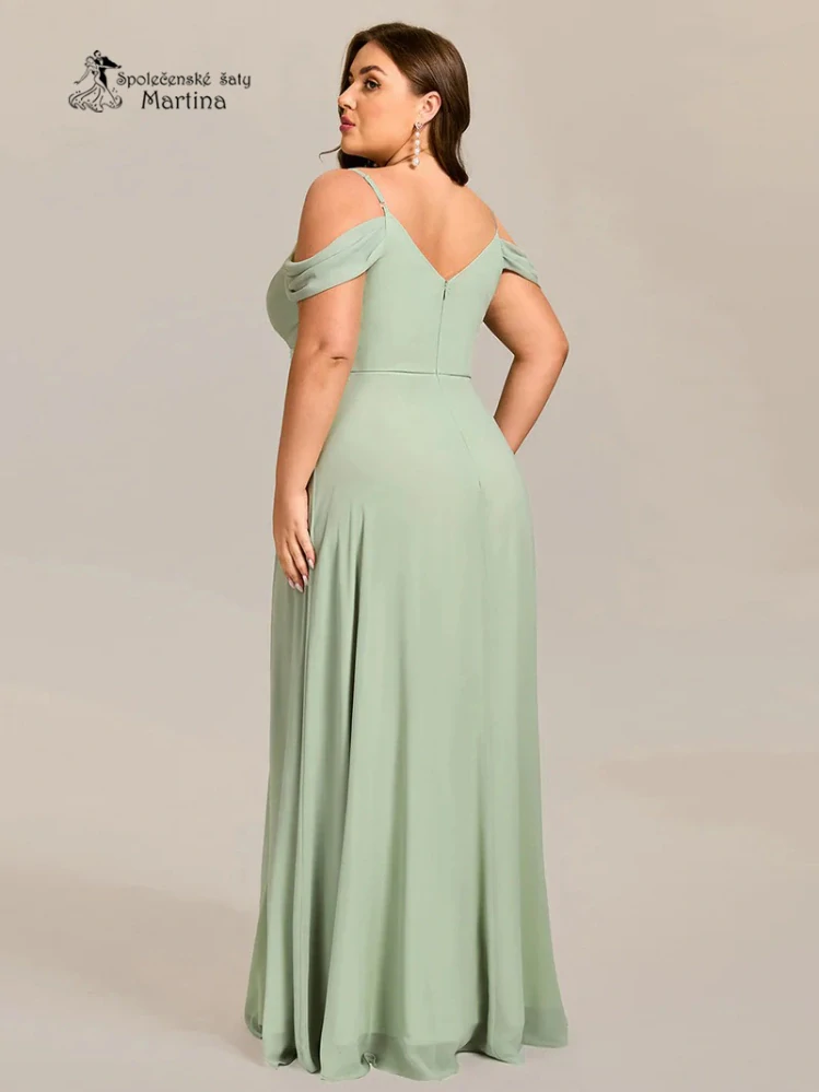 Světle zelené XXL šaty pro družičku či svatební hostku se spadenými rukávy "Emina"