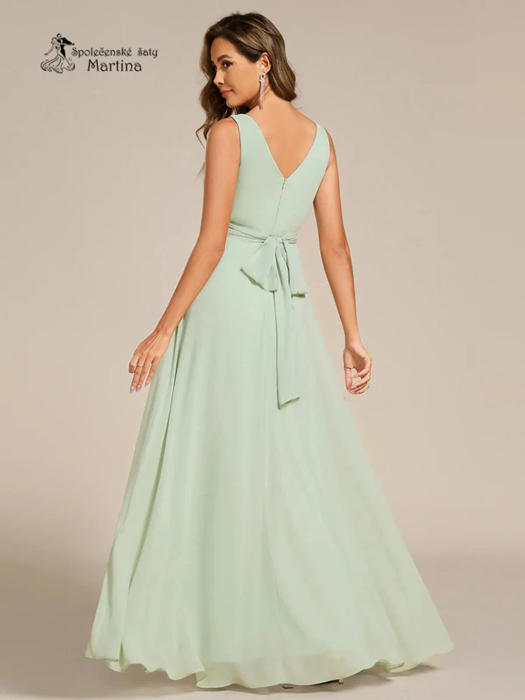 Světle zelené šaty pro družičku či svatební hostku na široká ramínka "Tara"