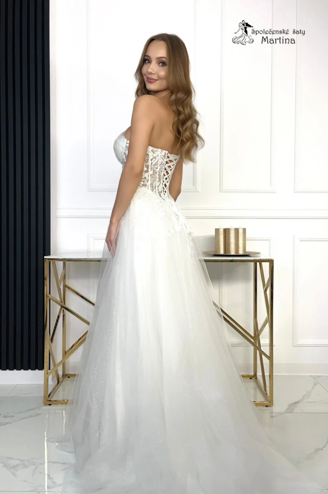 Bílé svatební šaty či na věneček "Amara" s efektním živůtkem a rozparkem
