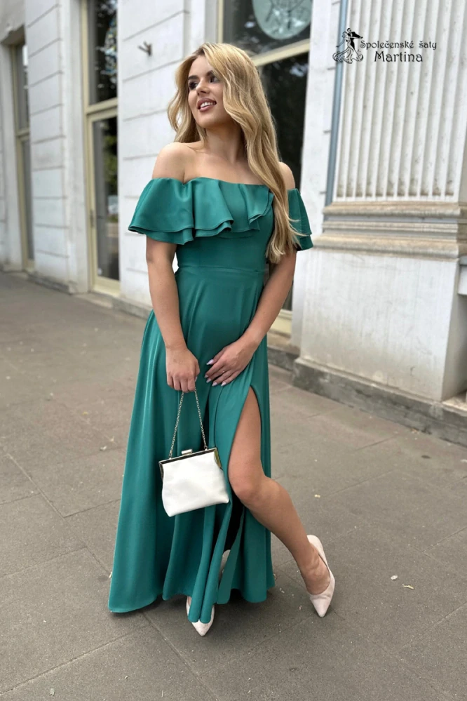 Zelené šaty s volánem "Natalia" s odhalenými rameny a rozparkem