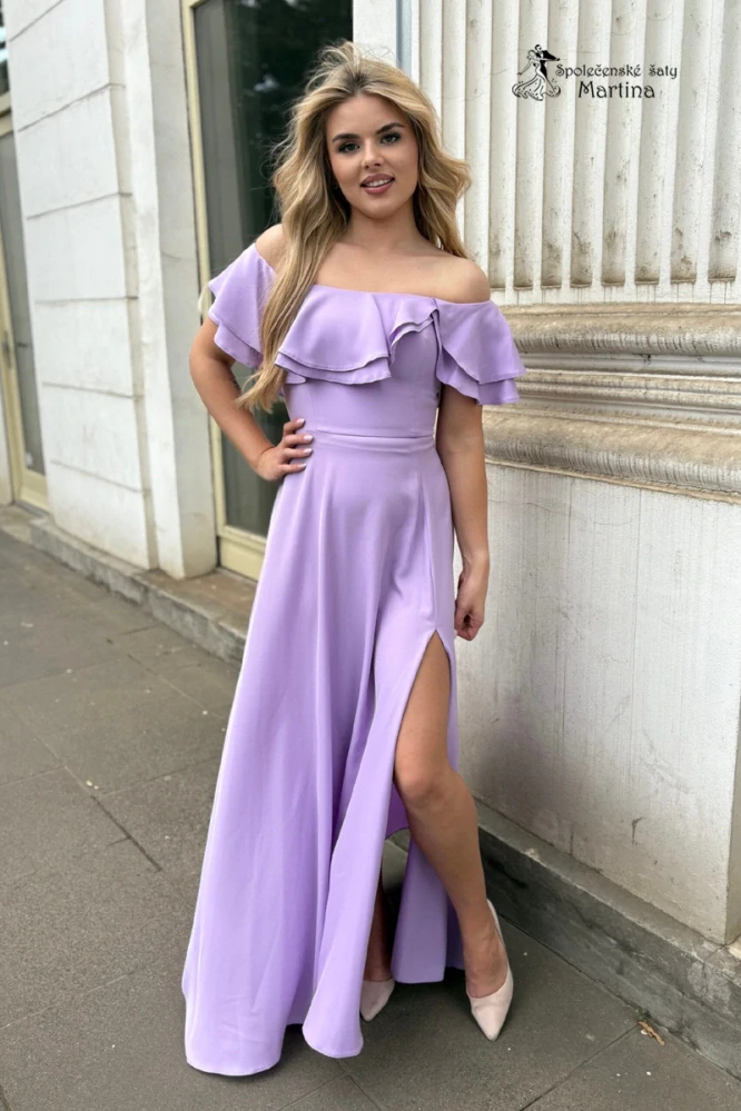 Lila šaty s volánem "Natalia" s odhalenými rameny a rozparkem