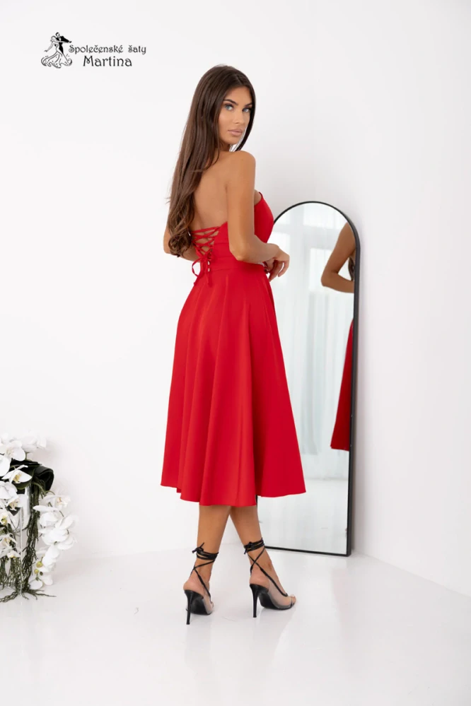 Červené společenské šaty "Aurelia midi" s kolovou sukní a šněrováním na zádech - vel. 38