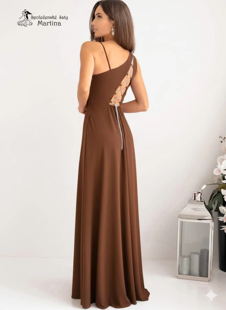 Čokoládové společenské šaty "Monako" na jedno rameno a šněrováním na zádech