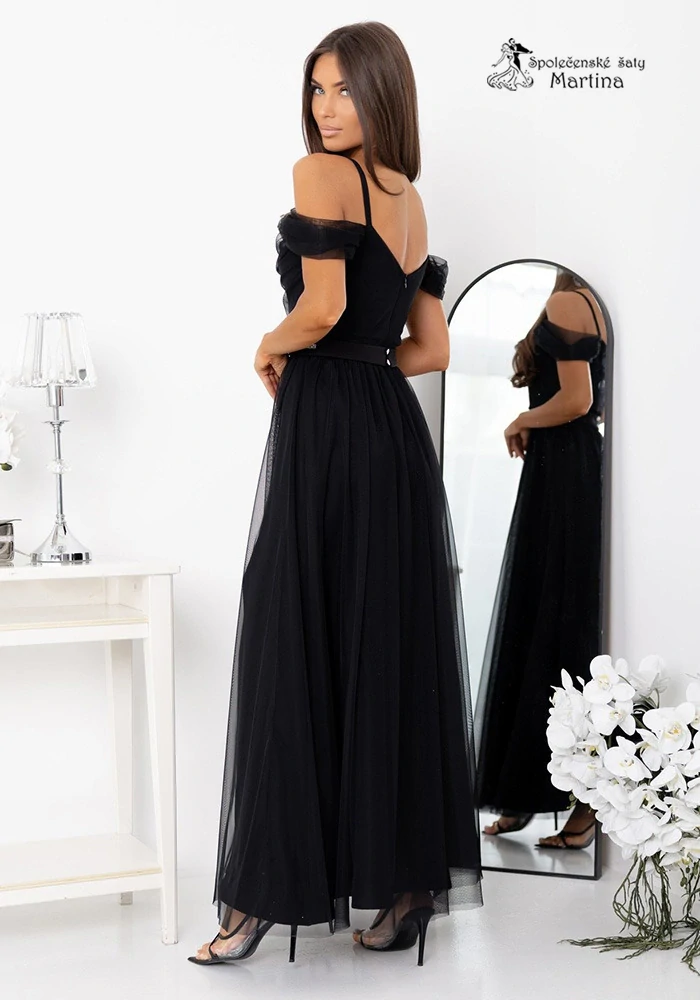 Černé tylové společenské šaty "Kiara" s rozparkem a spadenými rameny