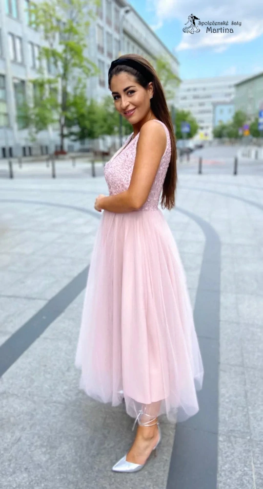 Světle růžové maturitní šaty se zdobeným živůtkem "Laney"