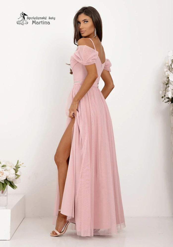 Pudrově růžové tylové společenské šaty "Kiara" s rozparkem a spadenými rameny