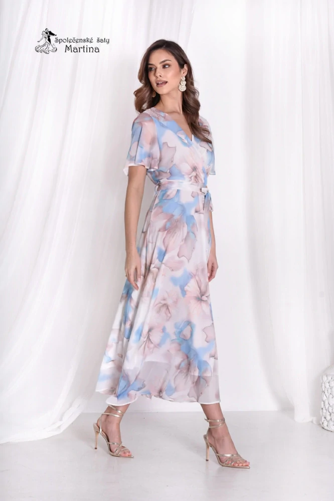 Světle modré lehké květované šaty "Perle" s překládaným výstřihem a páskem - vel. 42