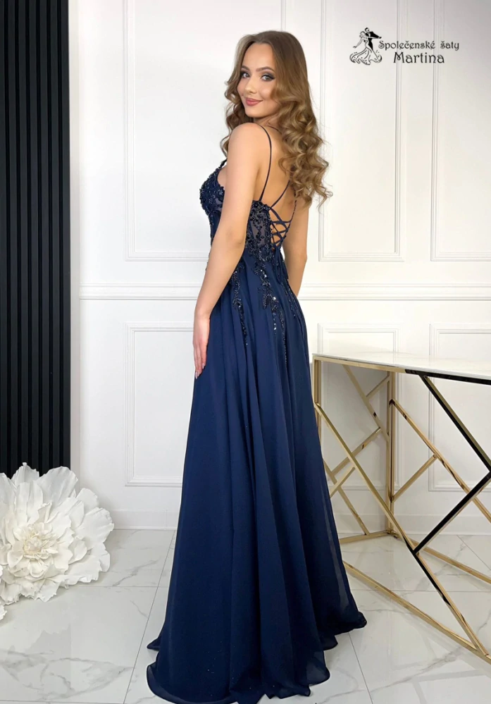 Tmavě modré šifonové maturitní šaty "Hortenzie" s krajkovým živůtkem a rozparkem - vel. M