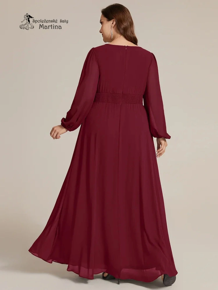 Vínové plus size společenské šaty "Tina" s květinovým zdobením a dlouhými rukávy