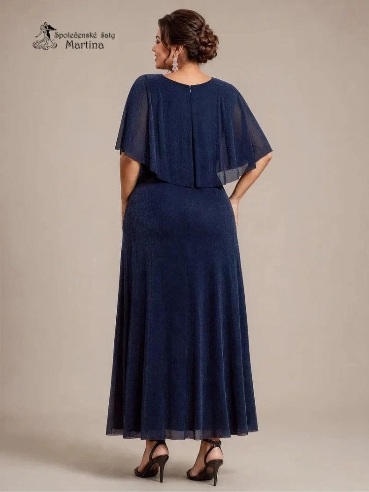 Tmavě modré plus size společenské šaty "Darina“ s pelerínovými rukávy a zdobením v pase