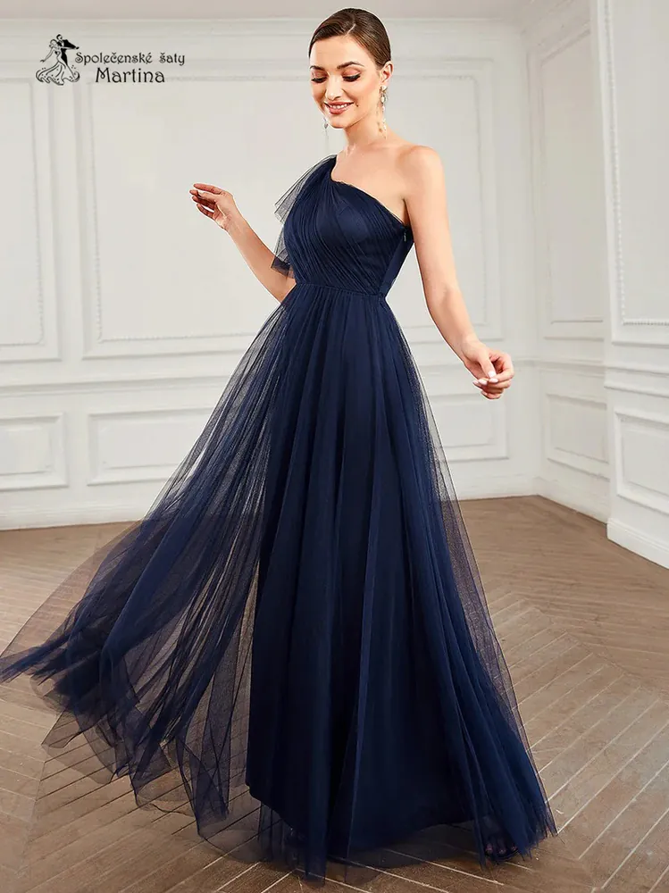 Tmavě modré dlouhé tylové šaty "Ginnie" s volánkem na jednom rameni