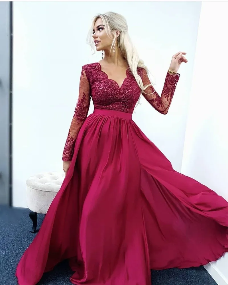 Společenské šaty "Lisa" s dlouhými krajkovými rukávy - burgund