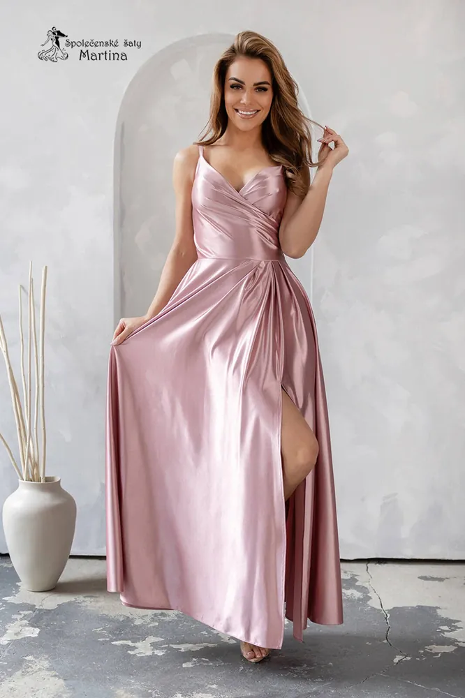 Pudrově růžové saténové společenské šaty "Stella" s rozparkem a překládaným živůtkem