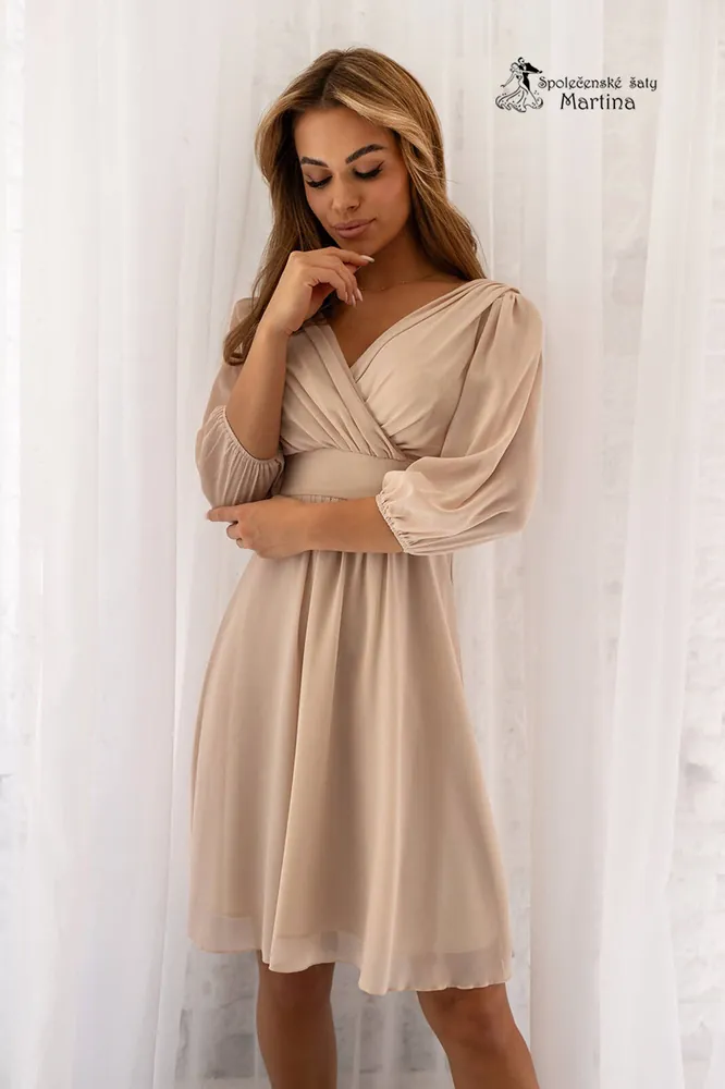 Béžové lehké šifonové koktejlky "Maja" s ¾ rukávem