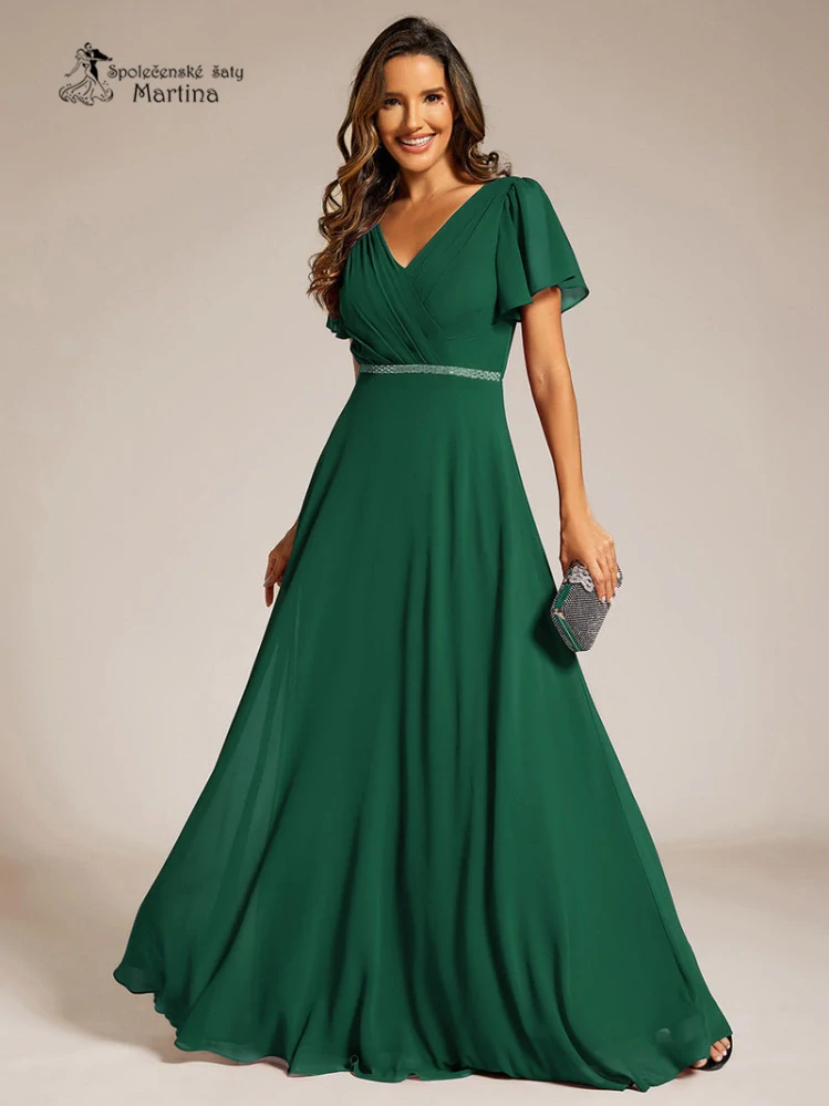 Jednoduše elegantní lahvově zelené šaty s motýlími rukávy a třpytivým páskem "Claudine"