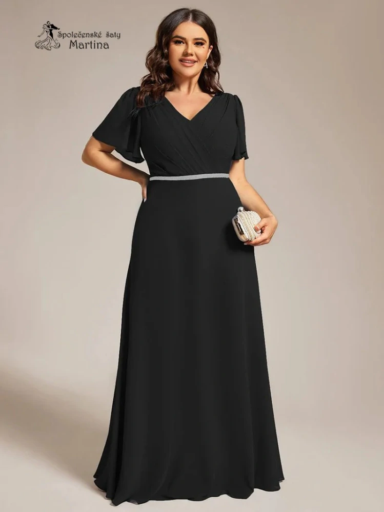 Jednoduše elegantní plus size černé šaty s motýlími rukávy a třpytivým páskem "Claudine"