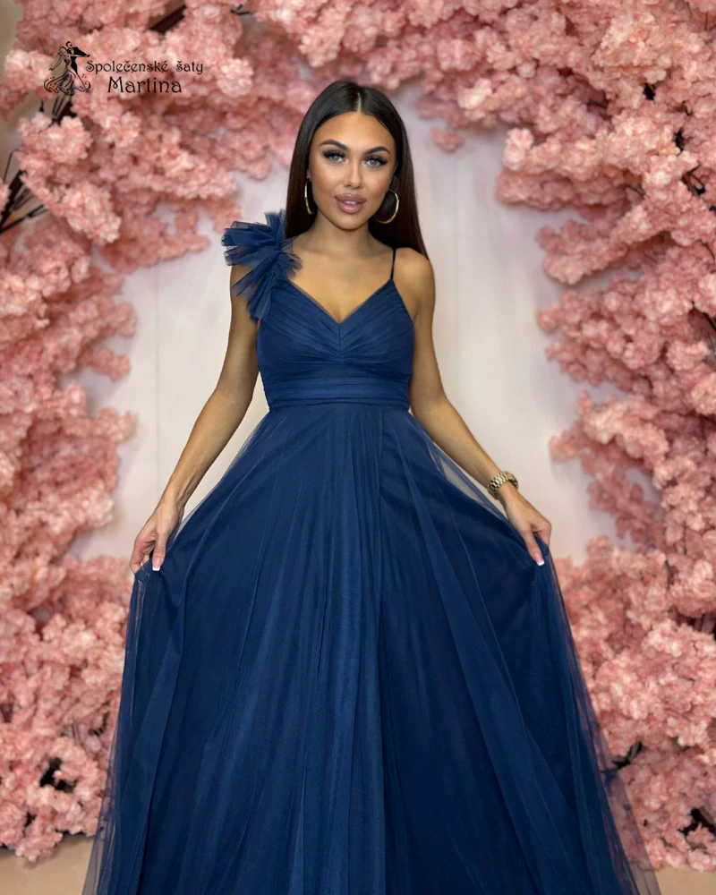 Tmavě modré tylové popůlnoční šaty či na prodlouženou "Milagros"