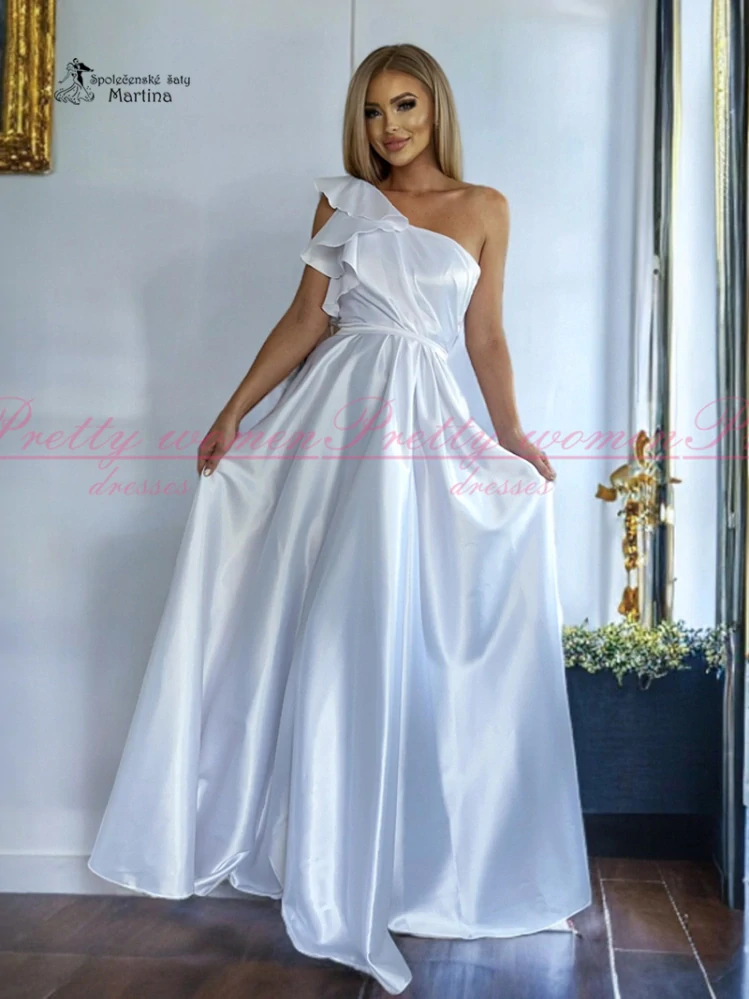 Saténové bílé šaty na jedno rameno "Danostia"