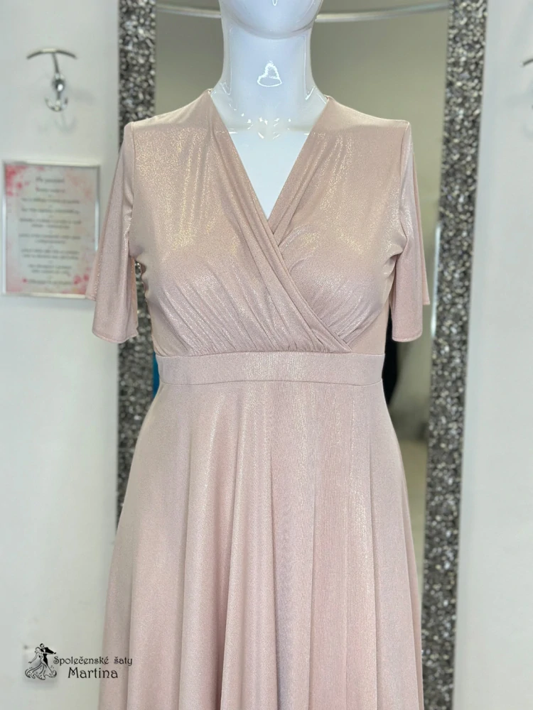 Pudrově růžové mírně lesklé šaty "Wcislak" pro svatebčanku