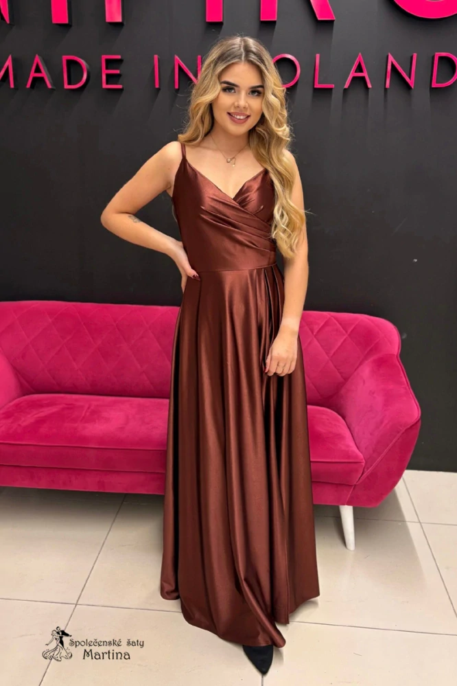 Čokoládové saténové společenské šaty "Stella" s rozparkem a překládaným živůtkem