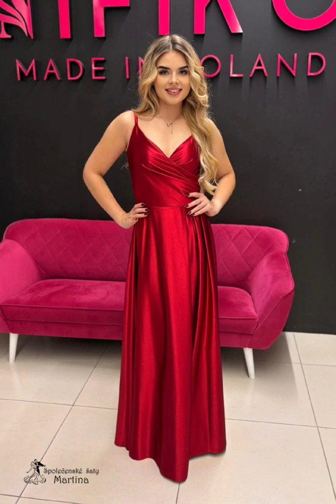 Višňově červené saténové společenské šaty "Stella" s rozparkem a překládaným živůtkem
